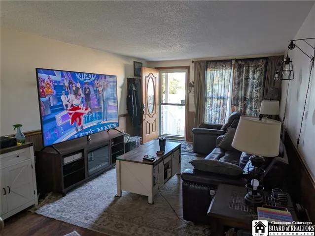 $399,999 | 2099 Town Line Road, Alden, NY 14004