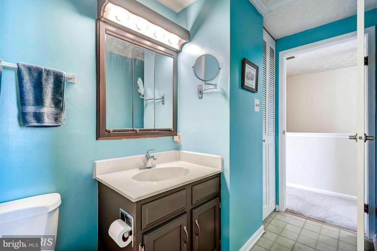 10 Hyacinth Road Baltimore, MD 21234 - Photo 12 of 27 Bath