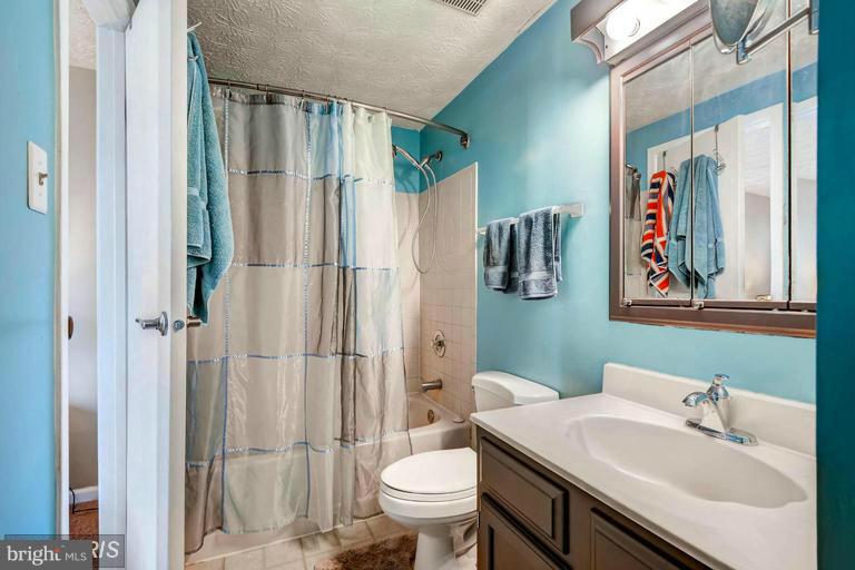 10 Hyacinth Road Baltimore, MD 21234 - Photo 13 of 27 Bath