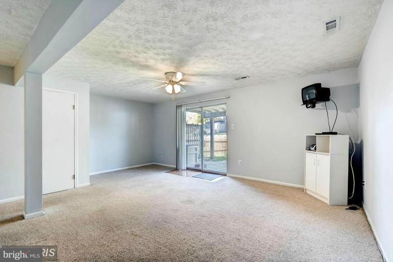 10 Hyacinth Road Baltimore, MD 21234 - Photo 19 of 27 Family Room