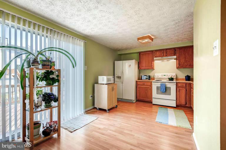 10 Hyacinth Road Baltimore, MD 21234 - Photo 8 of 27 Kitchen
