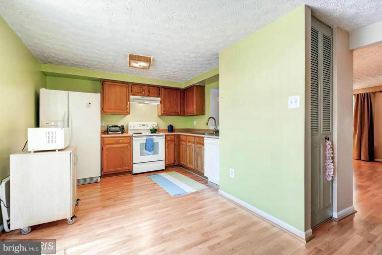 10 Hyacinth Road Baltimore, MD 21234 - Photo 9 of 27 Kitchen