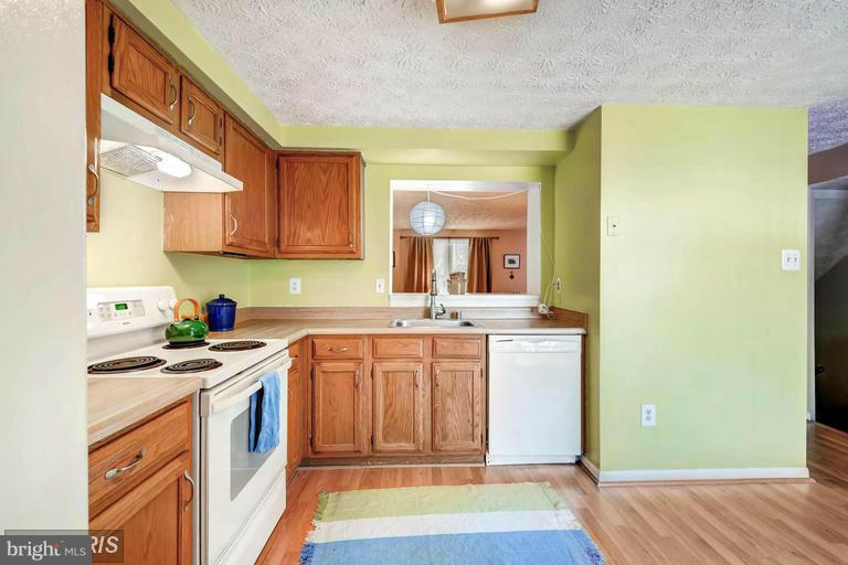10 Hyacinth Road Baltimore, MD 21234 - Photo 10 of 27 Kitchen