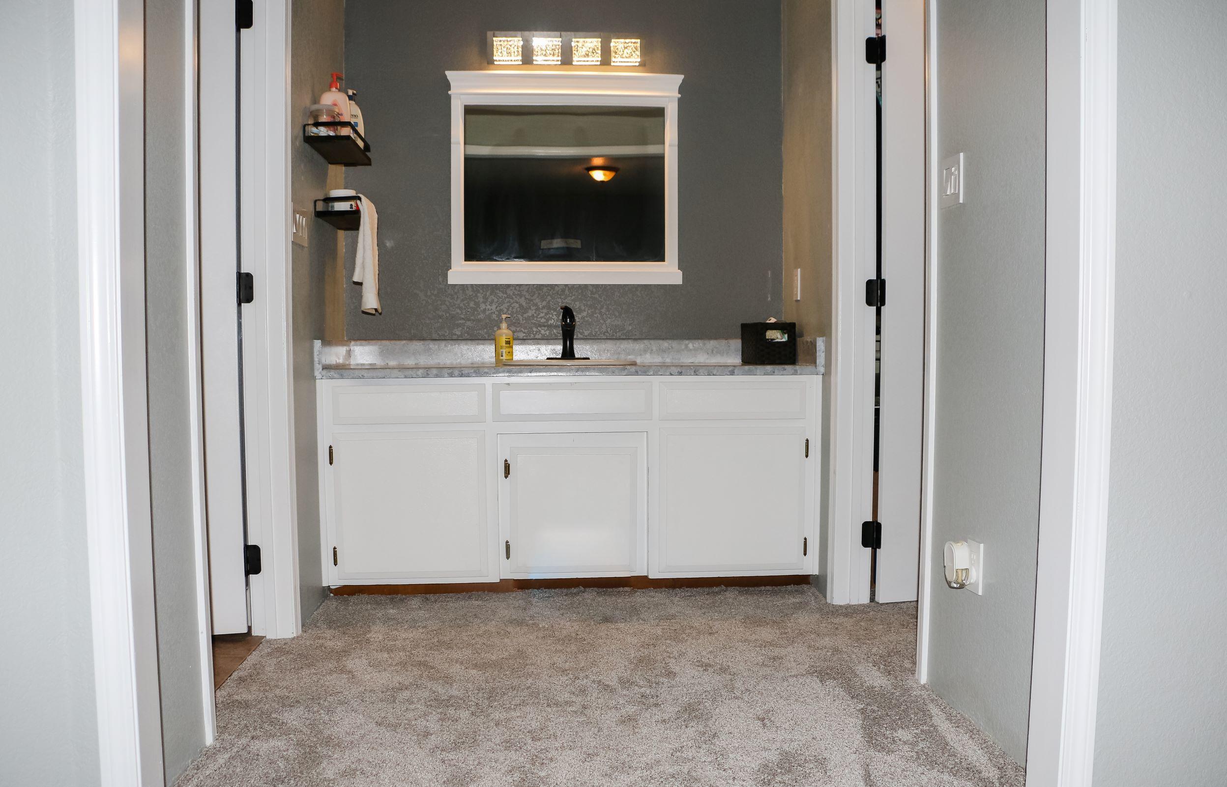 837 Ridgeway Circle Medford, OR 97504 - Photo 32 of 35 Primary Bathroom with updated fixtures