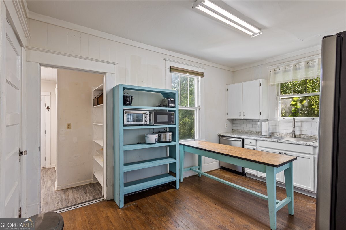 1823 Starnes Street Augusta, GA 30904 - Photo 16 of 34 a room with furniture and a gate