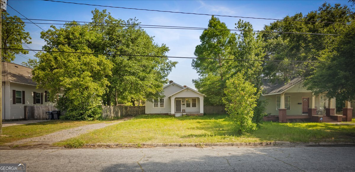 1823 Starnes Street Augusta, GA 30904 - Photo 5 of 34 a front view of a house with garden