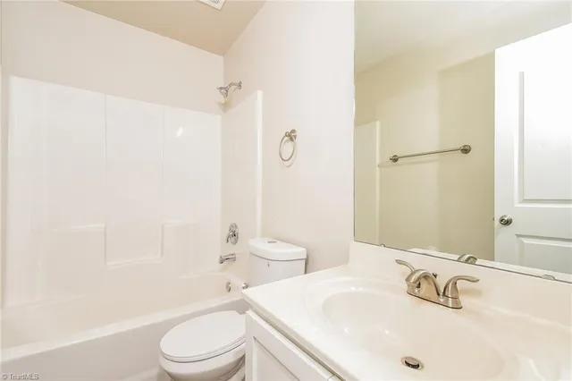 $2,140 | 3905 Vershire Avenue, Greensboro, NC 27406