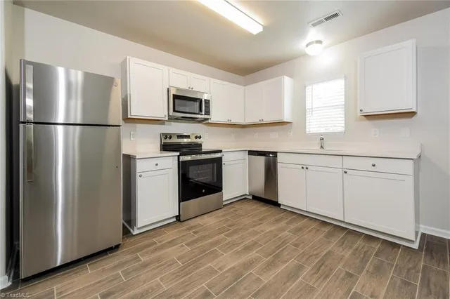 $2,140 | 3905 Vershire Avenue, Greensboro, NC 27406