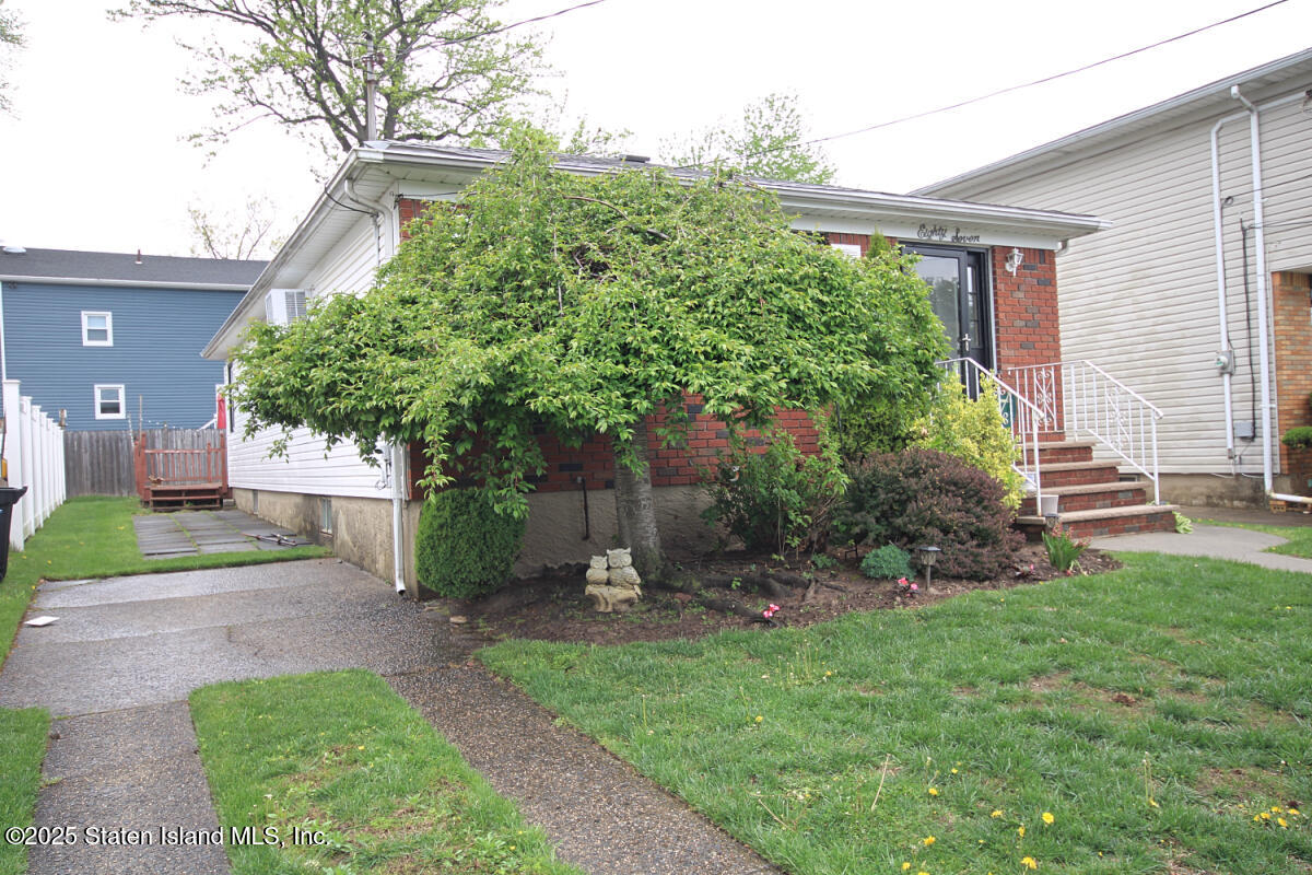 87 Sheldon Avenue Staten Island, NY 10312 - Photo 2 of 25 IMG_4099