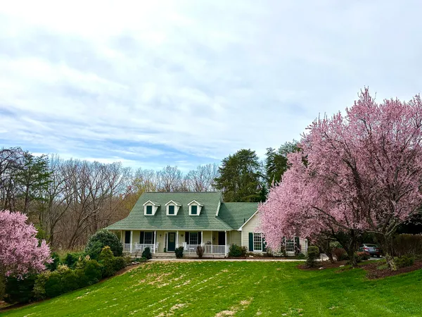 $870,000 | 20 Rte 1372, Moneta, VA 24121
