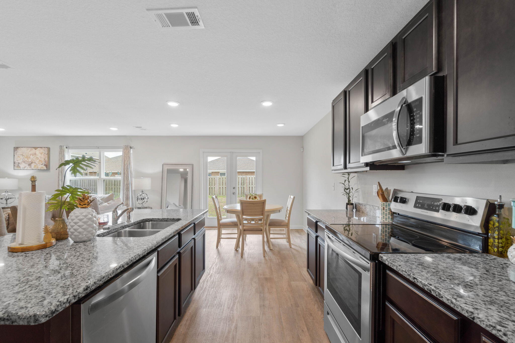 949 Merganser Way Crestview, FL 32539 - Photo 4 of 25 KITCHEN