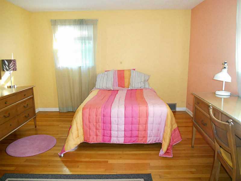 169 North Jamestown Road Coraopolis, PA 15108 - Photo 16 of 24 Bedroom.