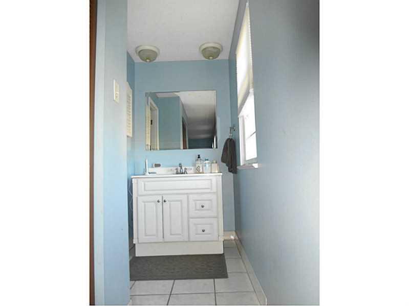 169 North Jamestown Road Coraopolis, PA 15108 - Photo 19 of 24 Master Bath/Spa.