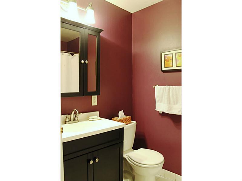 169 North Jamestown Road Coraopolis, PA 15108 - Photo 21 of 24 Full Bath.