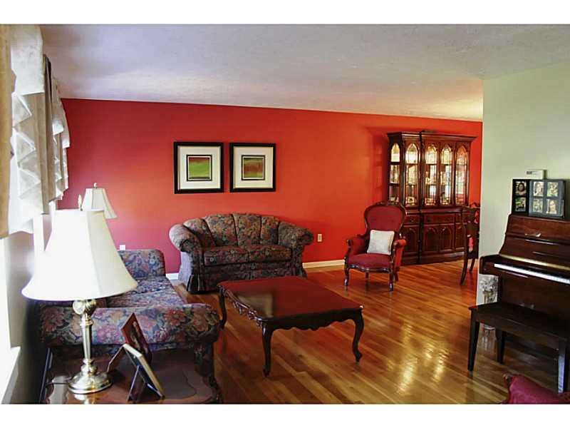 169 North Jamestown Road Coraopolis, PA 15108 - Photo 6 of 24 Living Room.