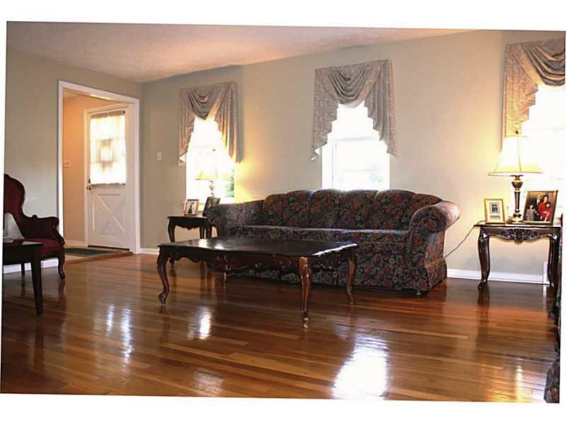 169 North Jamestown Road Coraopolis, PA 15108 - Photo 7 of 24 Living Room.