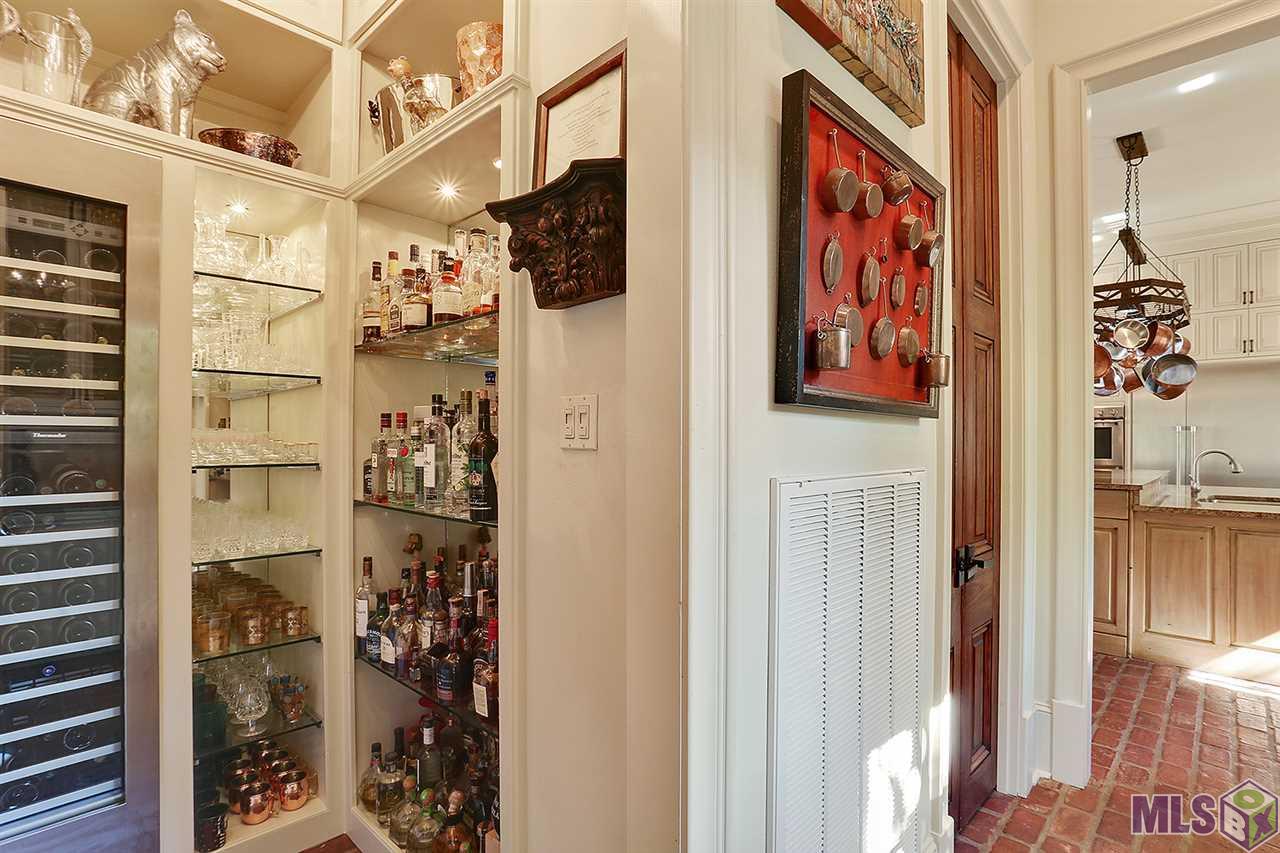 6123 Moss Lane Baton Rouge, LA 70808 - Photo 21 of 40 Bar with wine cooler