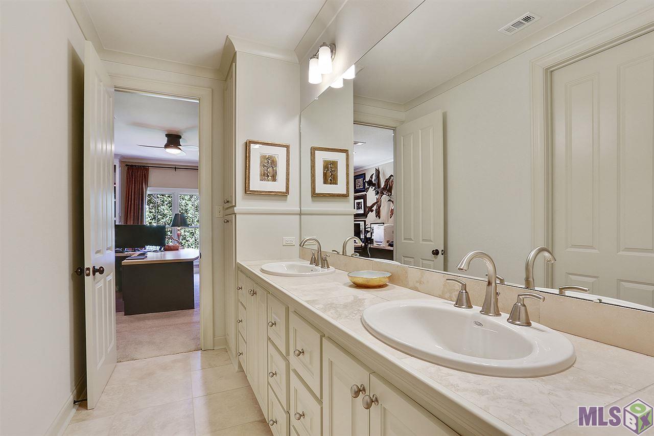 6123 Moss Lane Baton Rouge, LA 70808 - Photo 36 of 40 Shared bath with two bedrooms