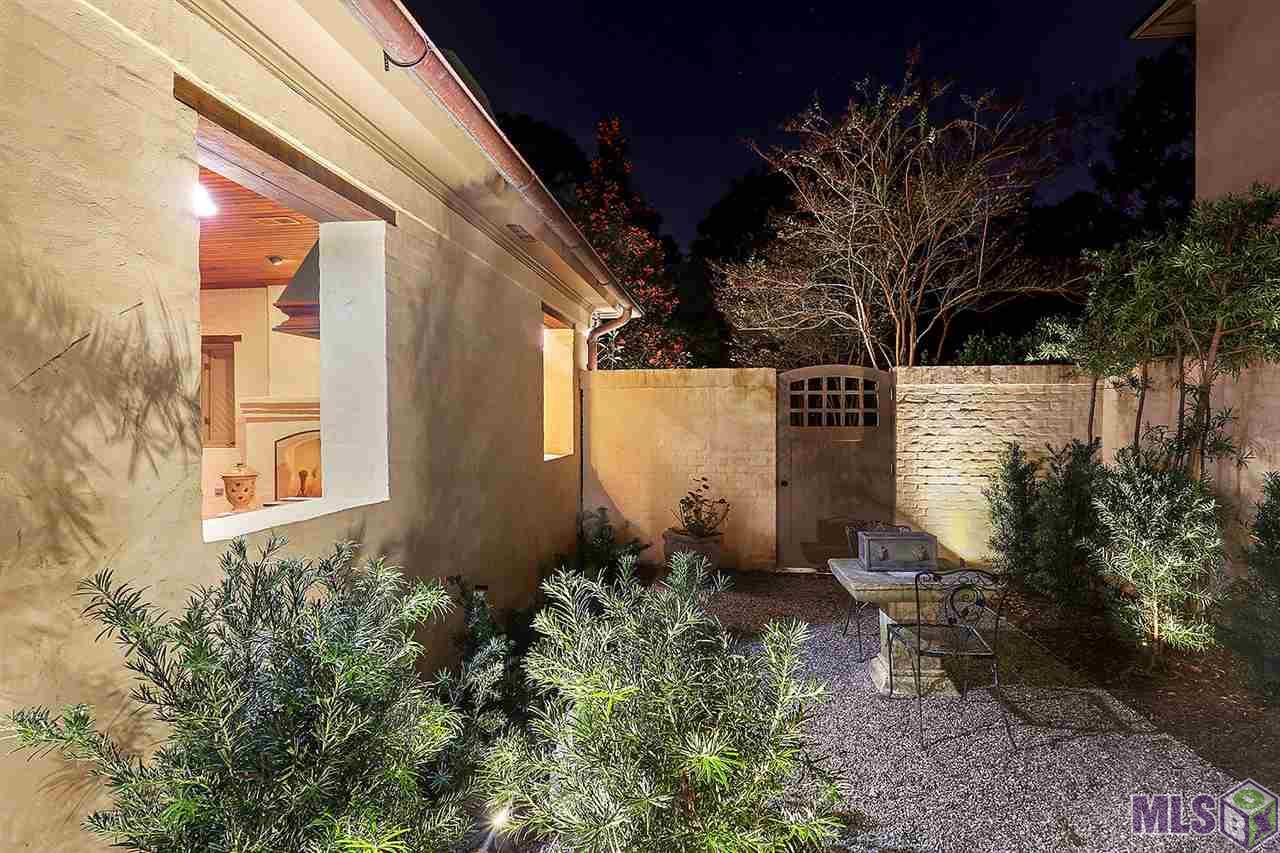 6123 Moss Lane Baton Rouge, LA 70808 - Photo 8 of 40 side Courtyard by outdoor Kitchen