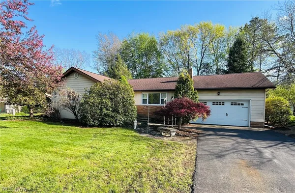 $240,000 | 211 Square Drive, Madison, OH 44057