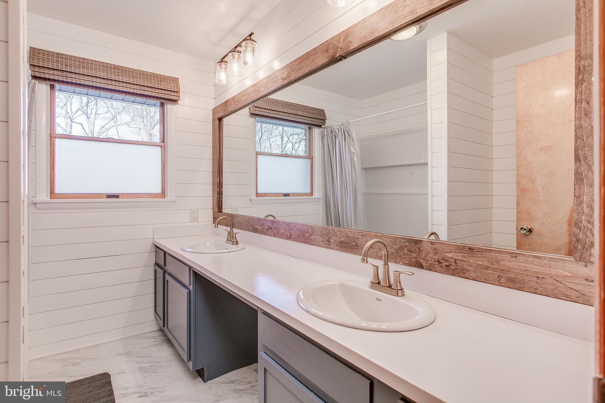 12309 Walnut Point Road Hagerstown, MD 21740 - Photo 32 of 38 2nd full bathroom