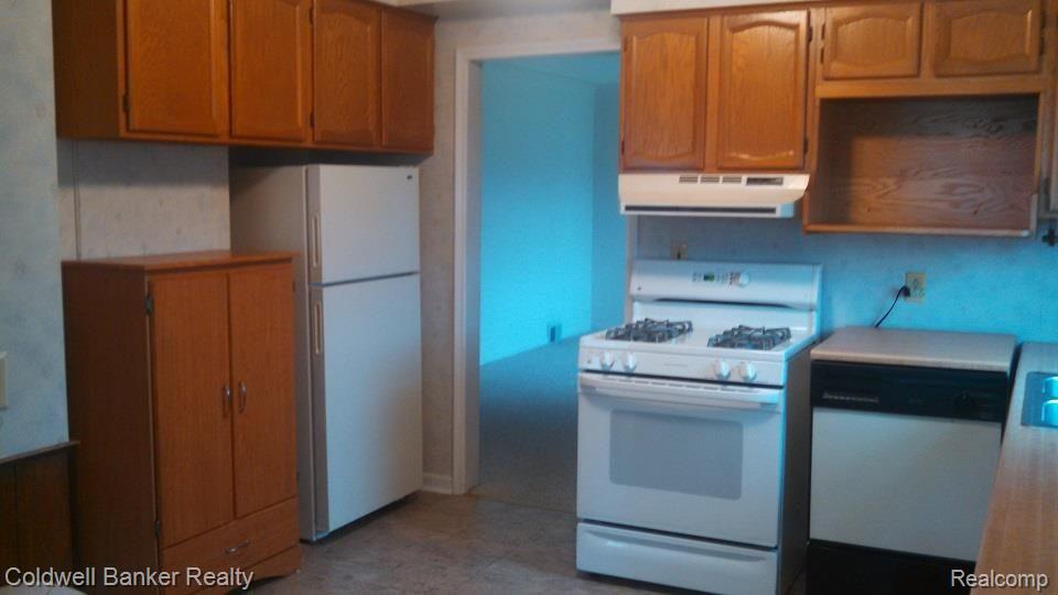 34019 Garfield Road Fraser, MI 48026 - Photo 6 of 17 Kitchen 2.jpg
