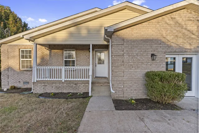 $384,900 | 242 Lake Forest Drive, La Vergne, TN 37086