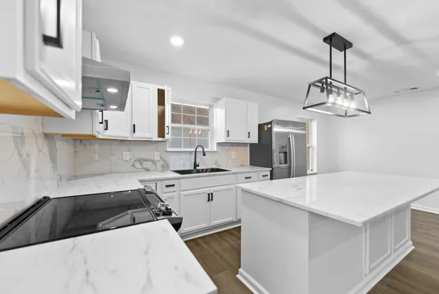 $384,900 | 242 Lake Forest Drive, La Vergne, TN 37086