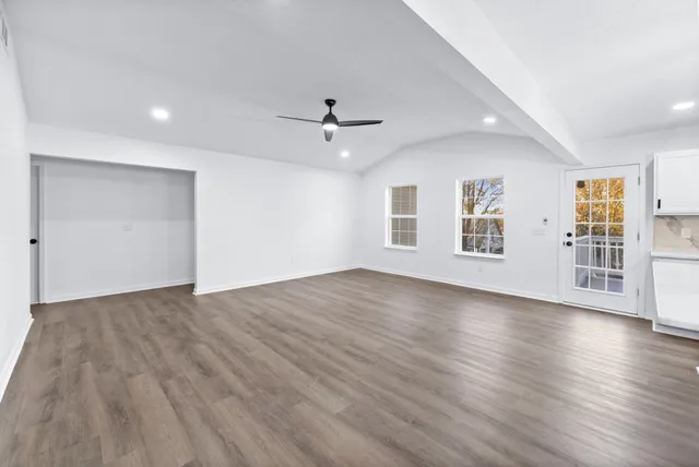 $384,900 | 242 Lake Forest Drive, La Vergne, TN 37086