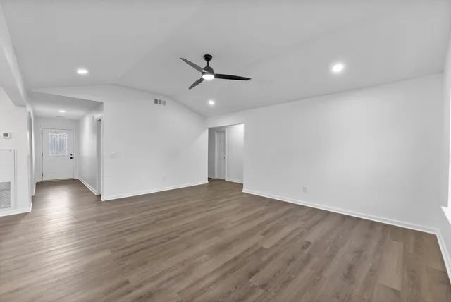 $384,900 | 242 Lake Forest Drive, La Vergne, TN 37086