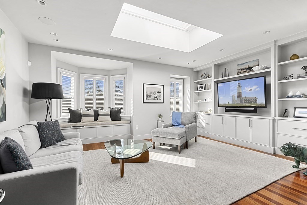 27 Braddock Park, Unit 2 Boston, MA 02116 - Photo 1 of 18