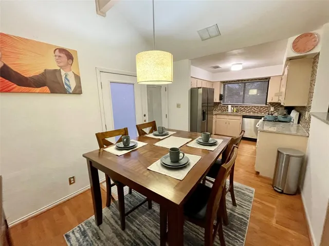 $2,300 | 2010 Abbey Circle, Austin, TX 78727