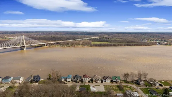 $989,000 | 4706 Upper River Road, Jeffersonville, IN 47130