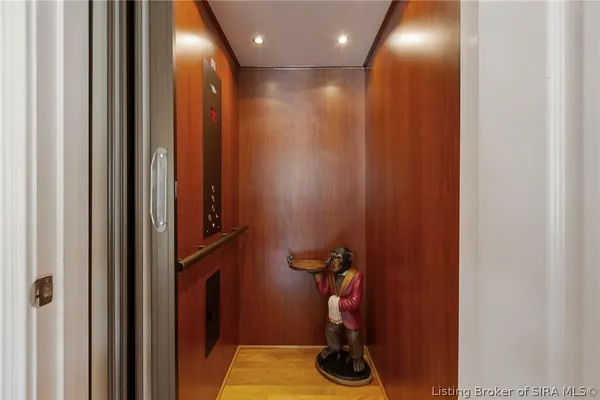 $989,000 | 4706 Upper River Road, Jeffersonville, IN 47130