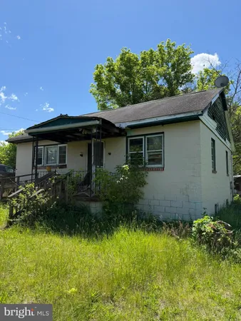 $69,900 | 229 Wilson Street, Paw Paw, WV 25434