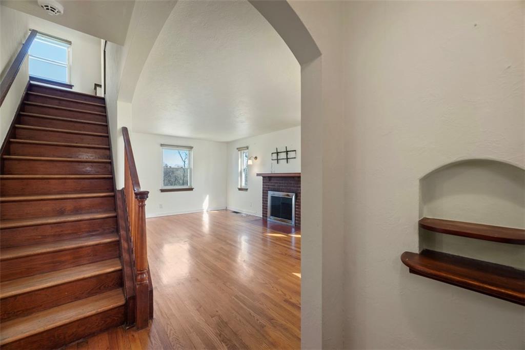 924 Braddock Road Pittsburgh, PA 15221 - Photo 4 of 43