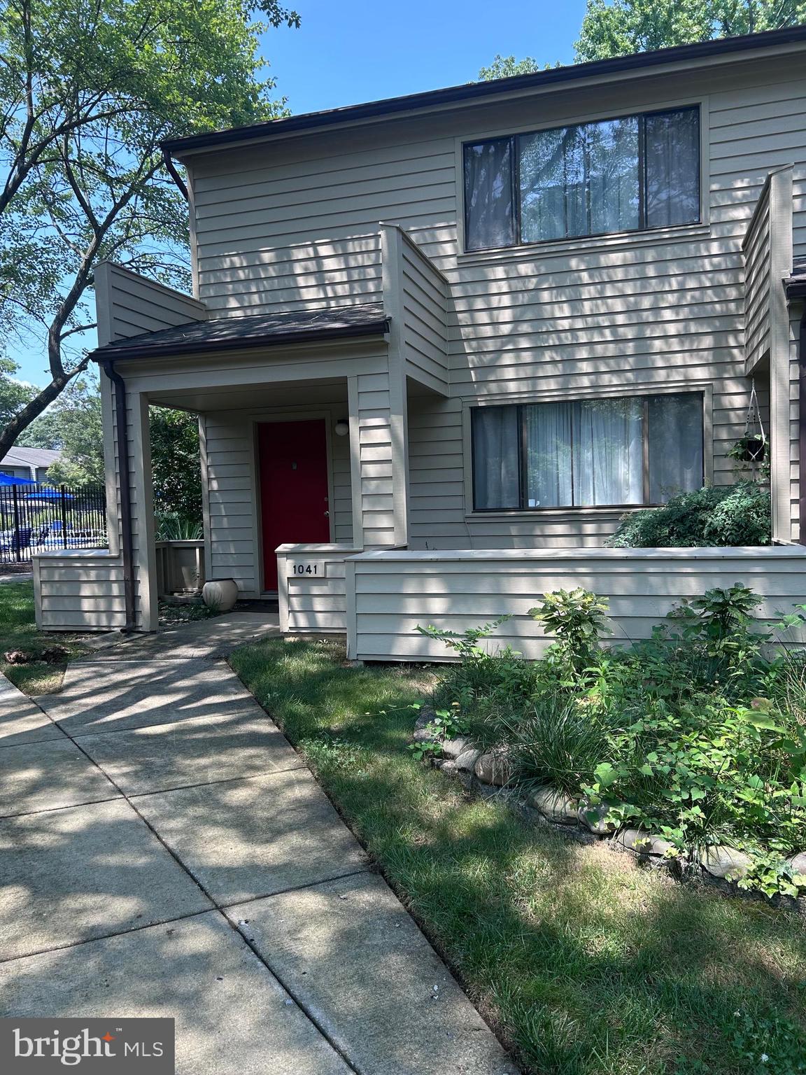 1041 Cedar Ridge Court Annapolis, MD 21403 - Photo 3 of 37 a front view of a house with a garden