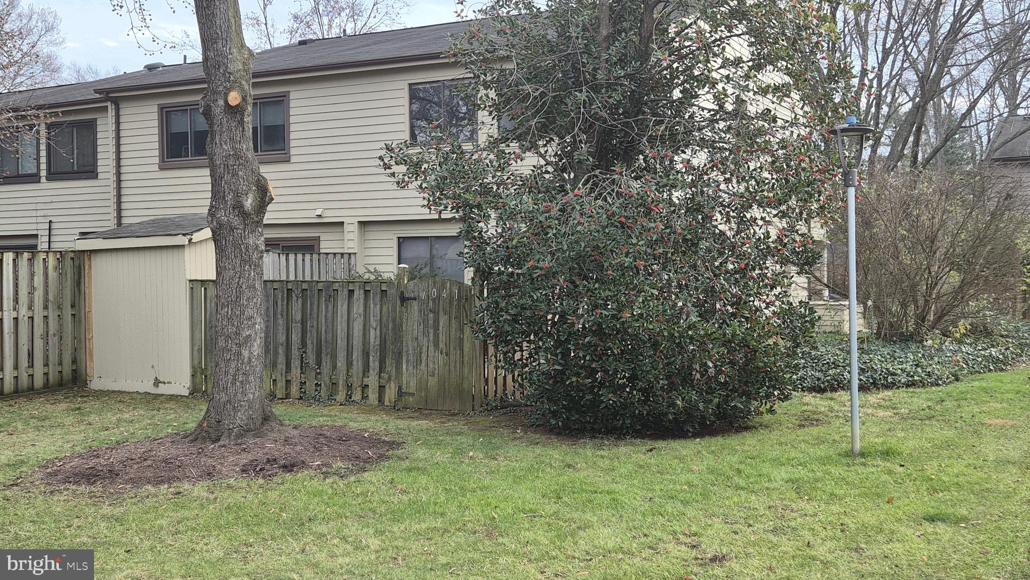1041 Cedar Ridge Court Annapolis, MD 21403 - Photo 7 of 37 a backyard of a house