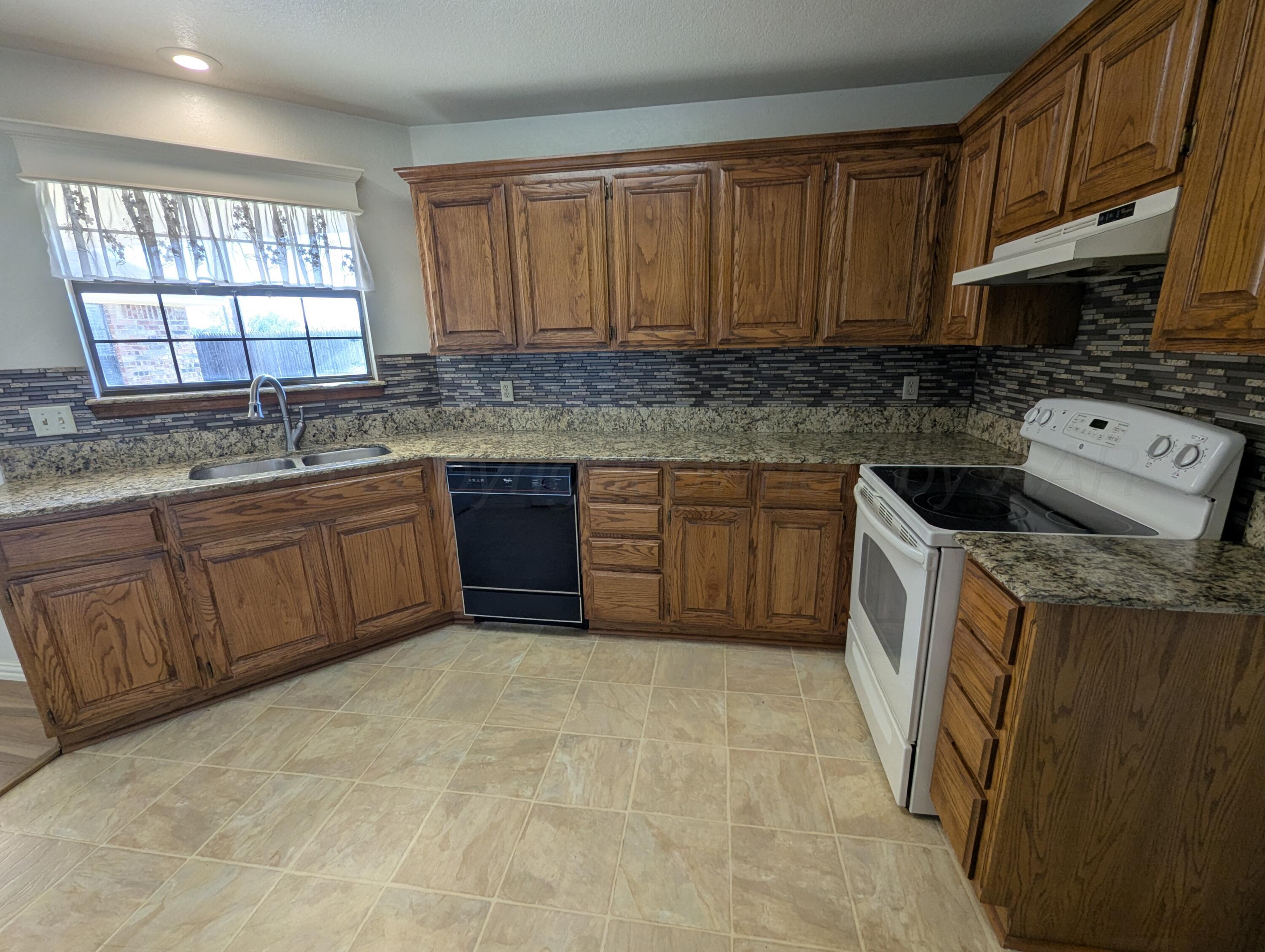 1101 Springfield Avenue Friona, TX 79035 - Photo 6 of 18 PXL_20260628_223636350
