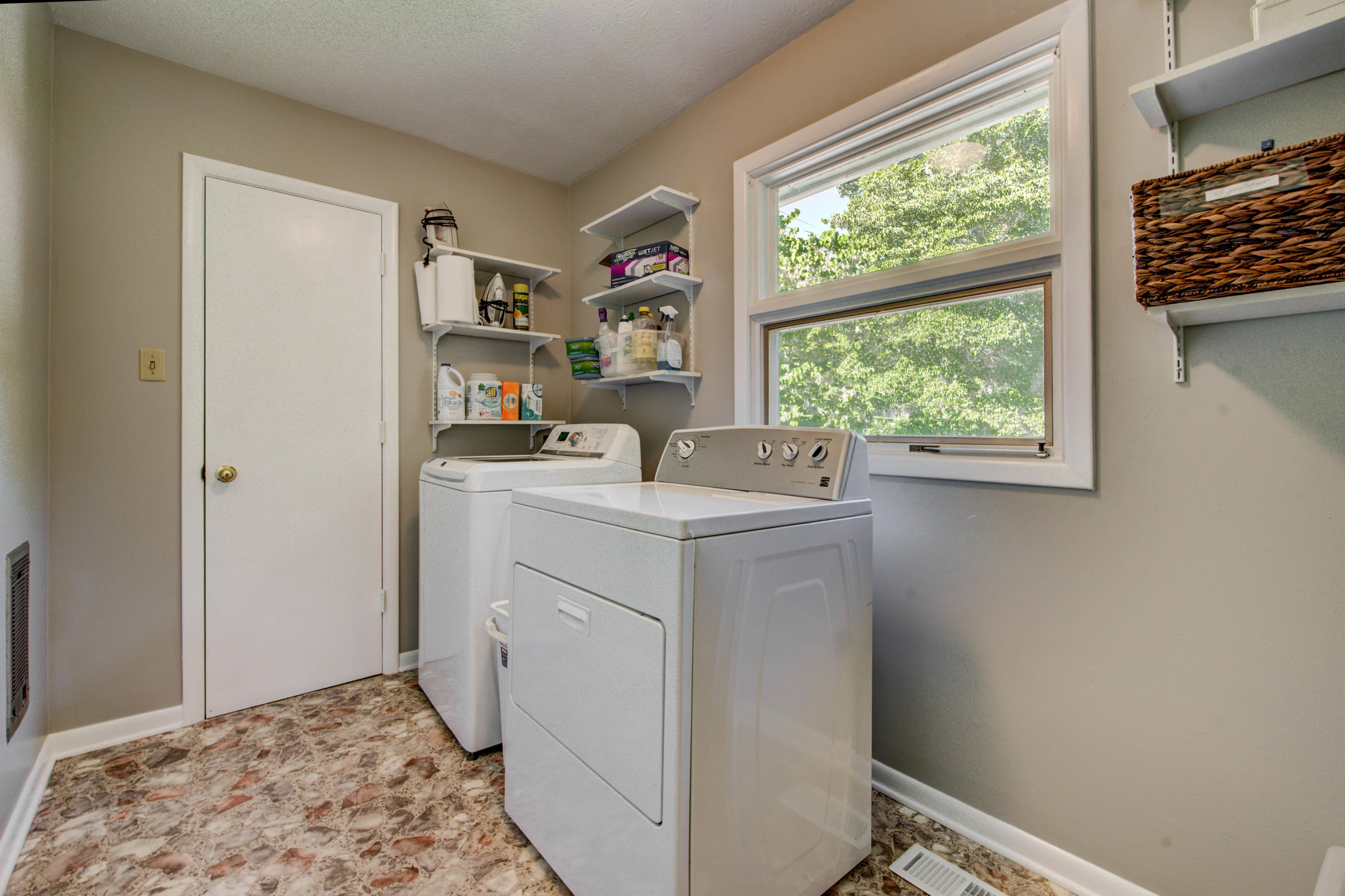 1045 West Outer Drive Oak Ridge, TN 37830 - Photo 15 of 35 15