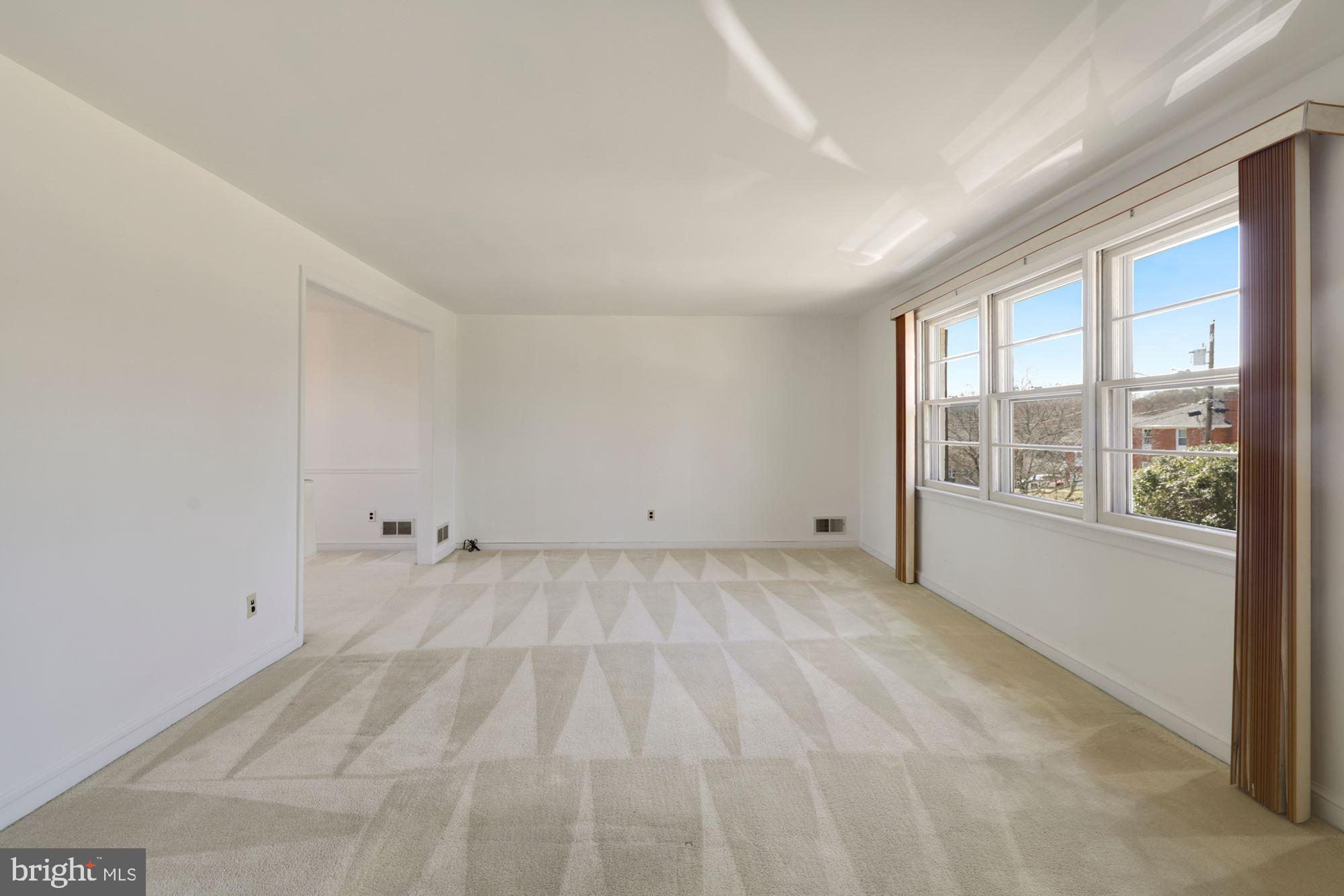 13217 Glenhill Road Silver Spring, MD 20904 - Photo 11 of 53 Living Room