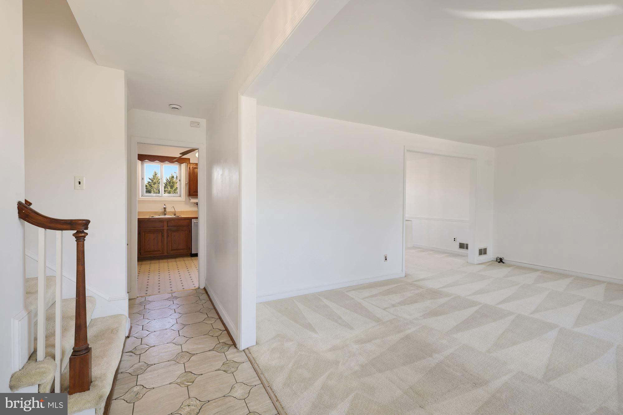 13217 Glenhill Road Silver Spring, MD 20904 - Photo 10 of 53 Entry foyer