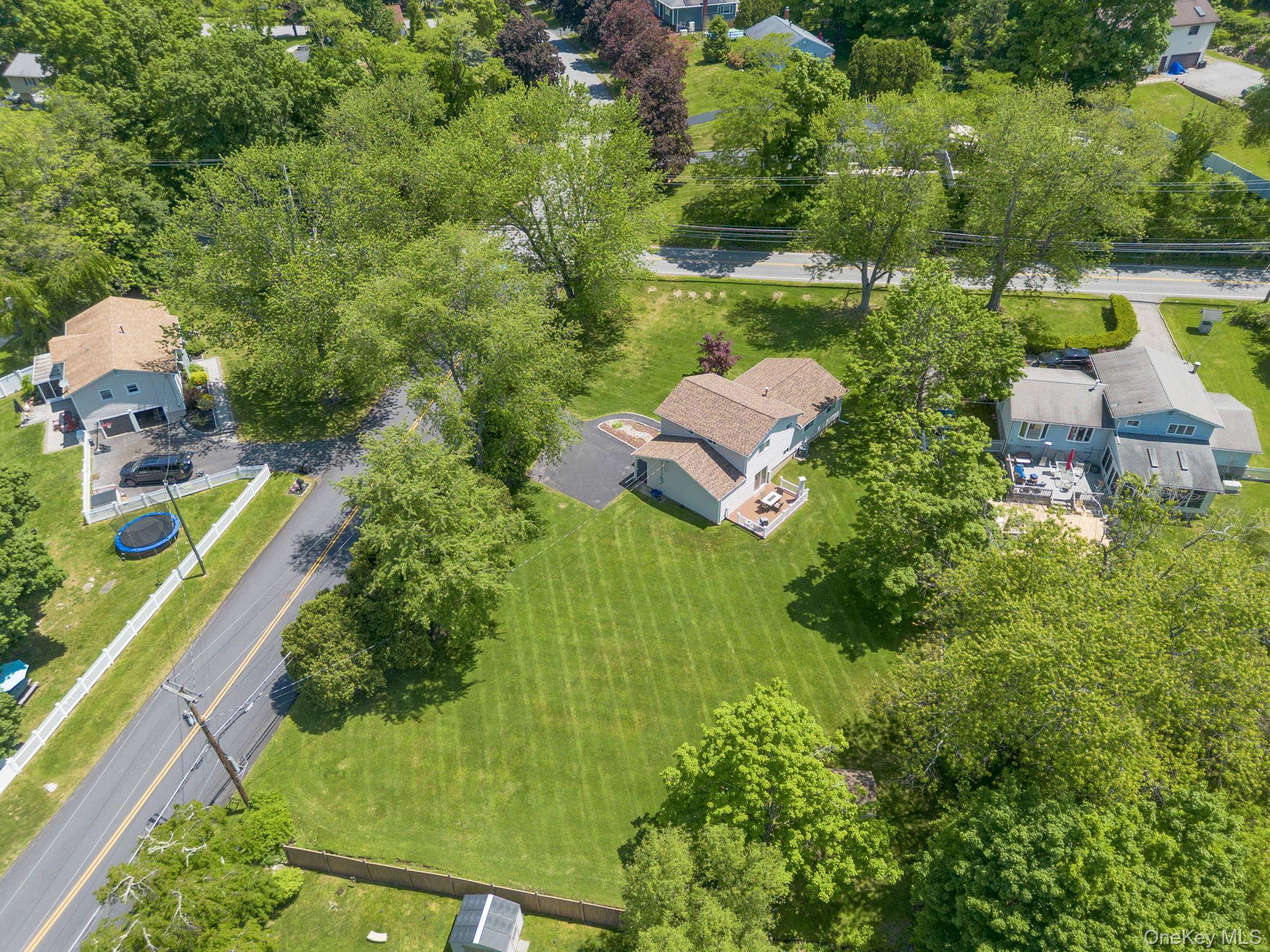 351 London Road Yorktown Heights, NY 10598 - Photo 4 of 32