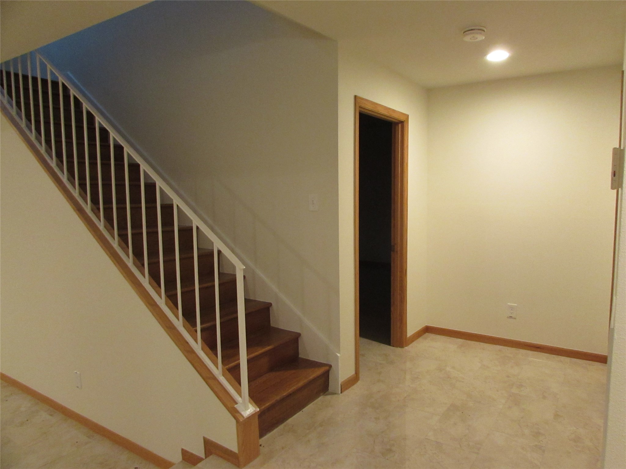 201 Vanderpool Lane, Unit 19 Houston, TX 77024 - Photo 15 of 23 a view of entryway