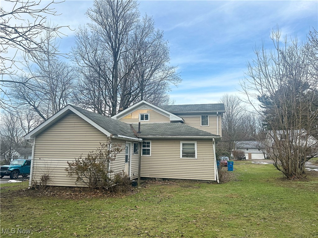 13661 Spring Street Burton, OH 44021 - Photo 3 of 12