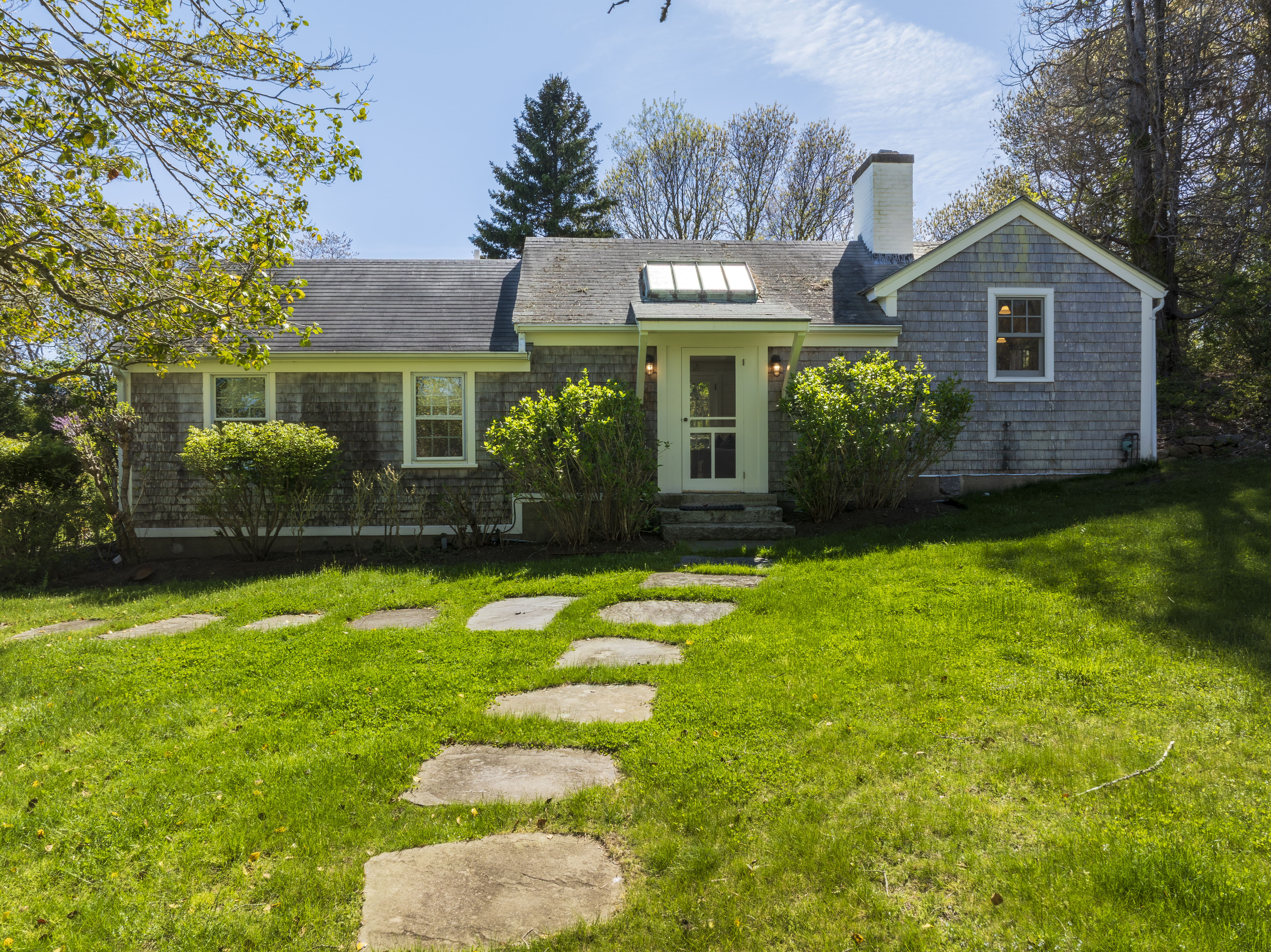 6 Wakeman Road Chilmark, MA 02535 - Photo 8 of 51 Entry to the guest house.