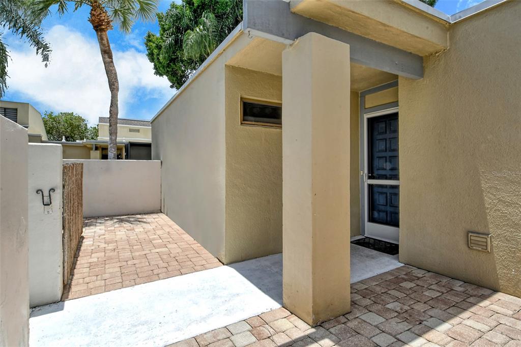 2517 Glebe Farm Close, Unit H2 Sarasota, FL 34235 - Photo 25 of 59