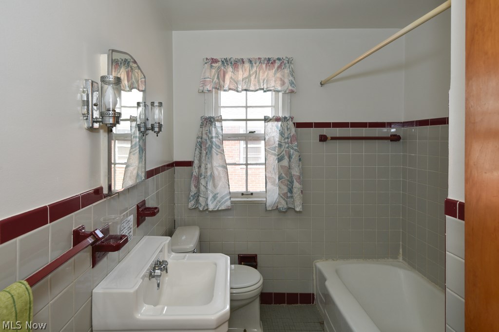 2215 South Green Road University Heights, OH 44121 - Photo 21 of 24