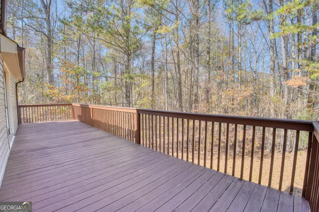 a view of empty room with window