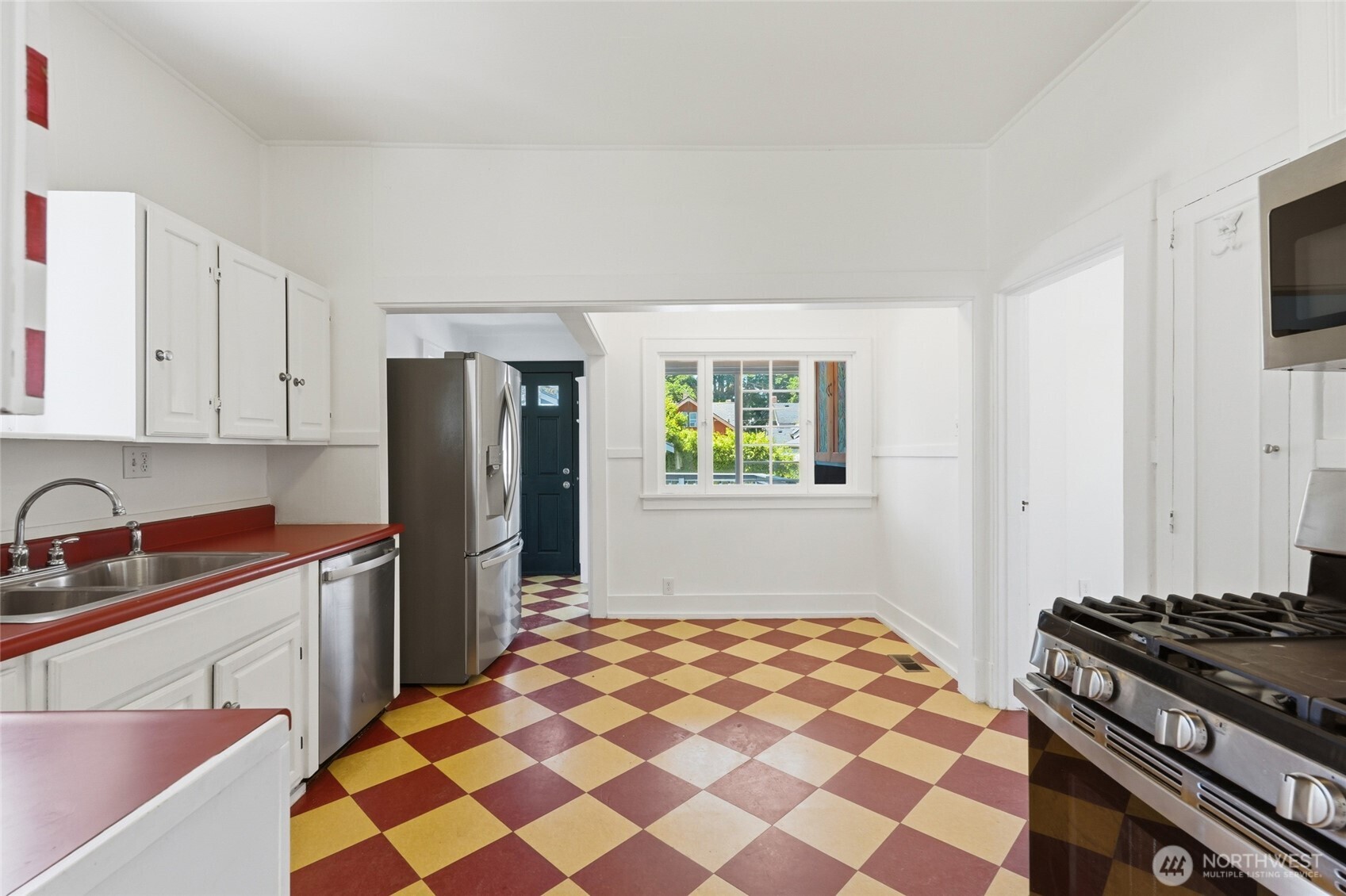 2312 Baker Avenue Everett, WA 98201 - Photo 10 of 37